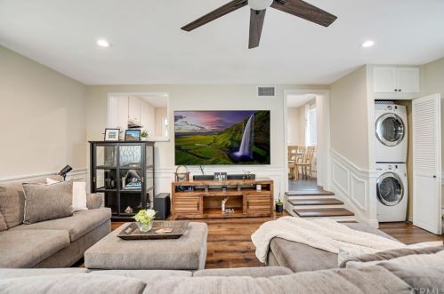 5719 Pennswood Ave, Lakewood CA  90712-1819 exterior