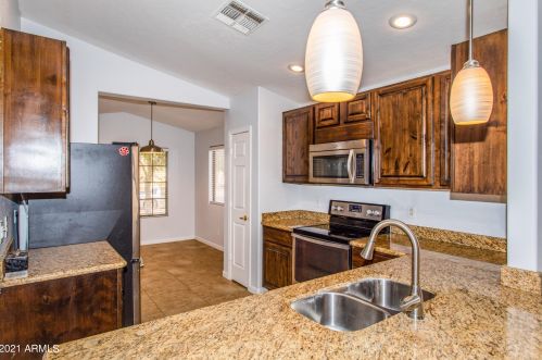 743 Oxford Ln, Gilbert, AZ 85233-8621