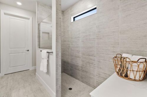 2754 Aviamar Cir, Naples FL 34114-0097 exterior