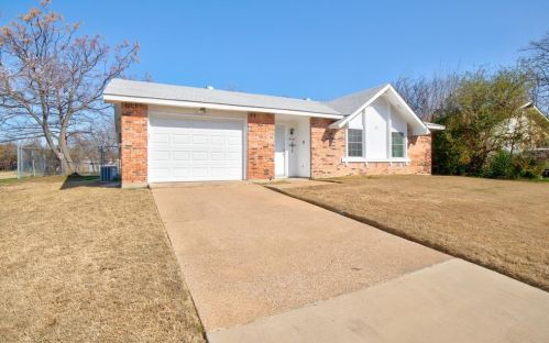 2003 Meadfoot Rd, Carrollton, TX 75007-3124