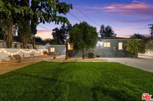 6448 Peach Ave, Van Nuys, CA 91406-6233