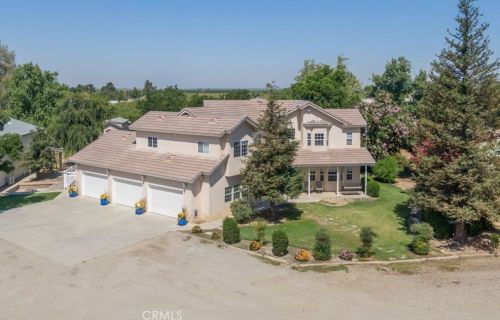 15414 Cuda Dr, Bakersfield CA  93307-9279 exterior