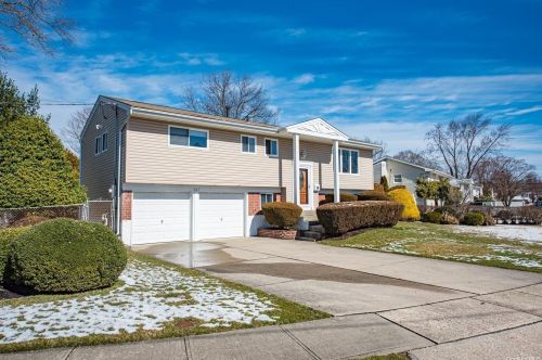 367 18th St, Deer Park, NY 11729-6341