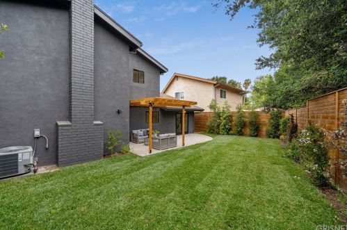 4070 Bakman Ave, North Hollywood CA  91602-3302 exterior