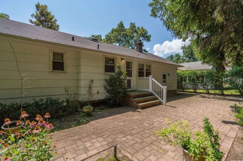 9 Doris Ct, Northport NY  11768-2000 exterior