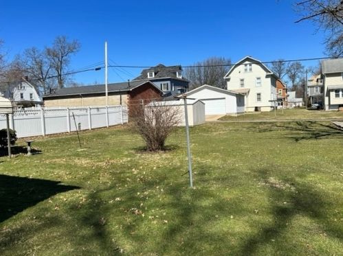 317 Lincoln Ave, Grove City PA  16127-1839 exterior