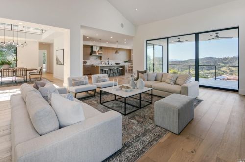 3945 Skyfarm Dr, Santa Rosa, CA 95403-0935