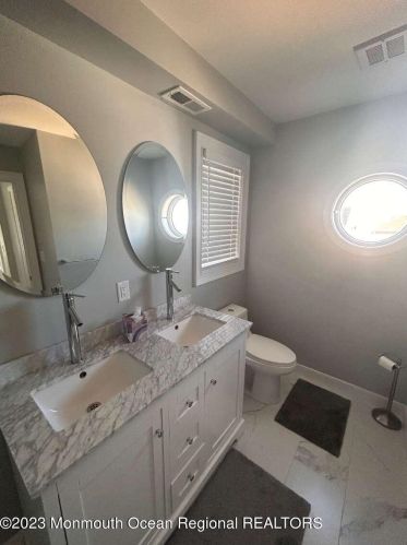 5 Fort Ave, Pelican Island NJ  08751-1512 exterior