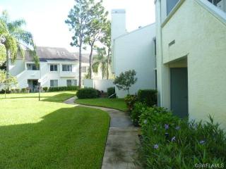 3102 Kings Lake Blvd, Naples FL  34112-3620 exterior