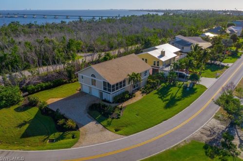 950 Sand Castle Rd, Sanibel, FL 33957-3627