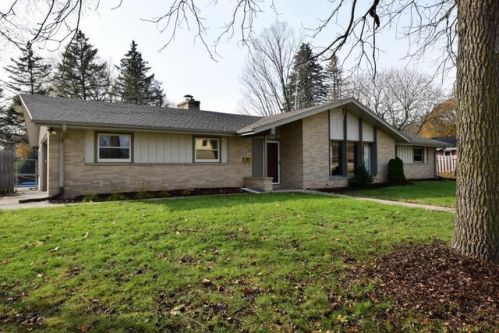 403 Braewood Dr, Waterford, WI 53185-4101