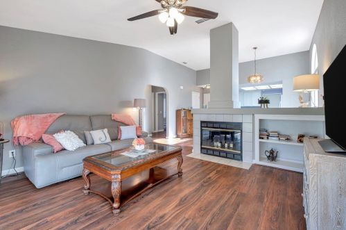 9440 Trenholm Dr, Elk Grove CA  95758-6534 exterior