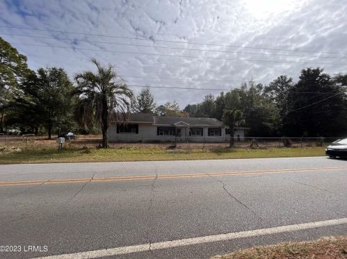 160 Bruce K Smalls Dr, Beaufort, SC 29906-8035