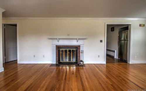 32 Indian Hl Rd, Milford CT  06460-7241 exterior