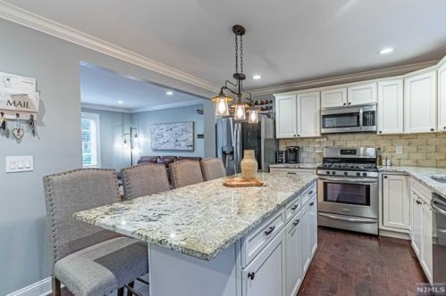 45 Longview Trl, Parsippany NJ  07834-2039 exterior