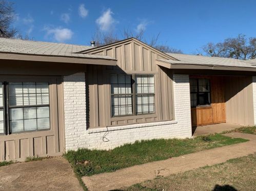 541 Pine St, Lewisville TX  75057-2632 exterior