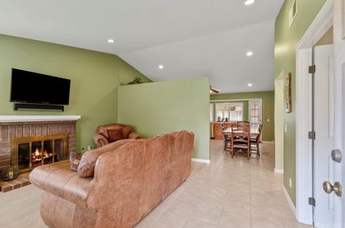 28026 Sturbridge Dr, Santa Clarita, CA 91384-3533