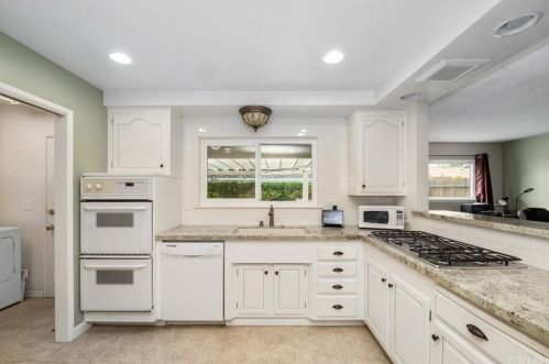 2717 Palmyra Ave, Orange CA 92869-4762 exterior