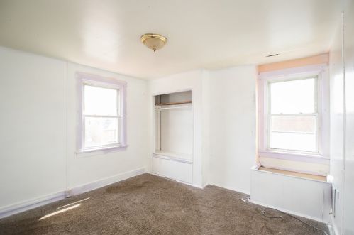 371 Lamarido St, Pittsburgh PA 15226-1330 exterior