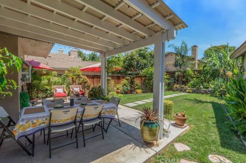 6742 Dove Ln, Riverside CA  92506-5000 exterior