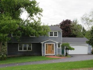 136 Stonecrest Dr, Manlius, NY 13104-2522