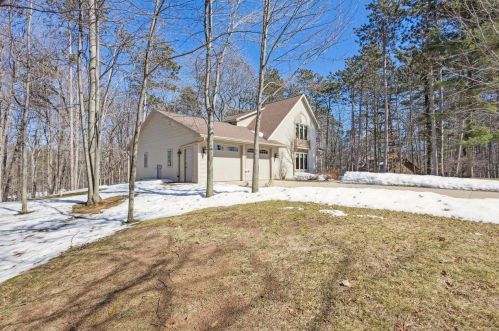 2318 Skyline Pines Dr, Green Bay, WI 54313-7692