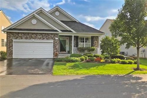 1896 Kingsview Rd, Macungie, PA 18062-8016