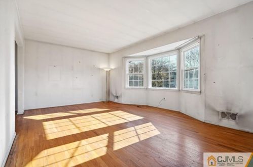 51 Jackson Ct, Perth Amboy NJ  08863-1304 exterior