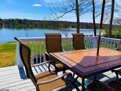 89 Bearfort Rd, West Milford Lakes NJ  07480-1401 exterior