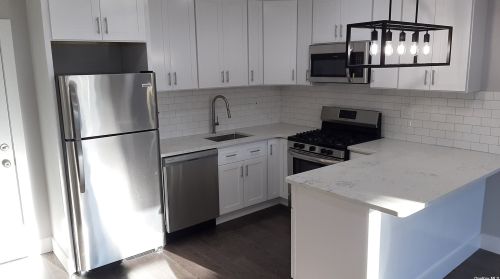 2 Rhame Ave, East Rockaway NY  11518-1404 exterior