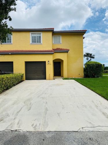 10150 21st St, Hollywood, FL 33025-6520