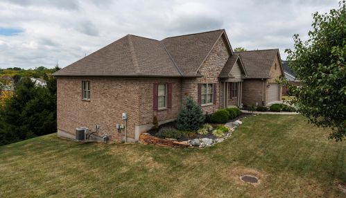 121 Ridgeway Xing, Grants Lick, KY 41001-9203