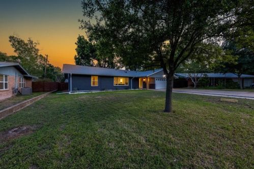 1807 Cloverleaf Dr, Austin TX  78723-3427 exterior