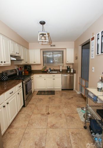 42 Front Ct, Old Bridge NJ  08857-1943 exterior