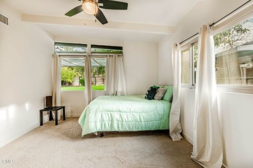 1815 Ridgewood Dr, Bakersfield CA 93306-3831 exterior