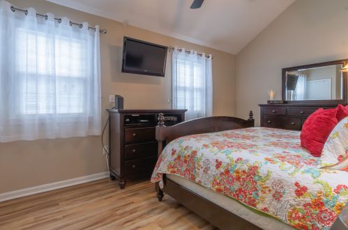 54 Bluestone Dr, Nashua NH 03060-6835 exterior