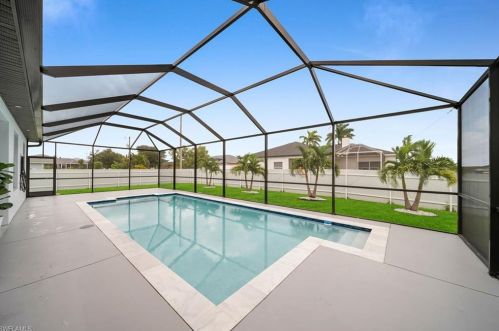 1733 10th Ln, Cape Coral, FL 33909-1737