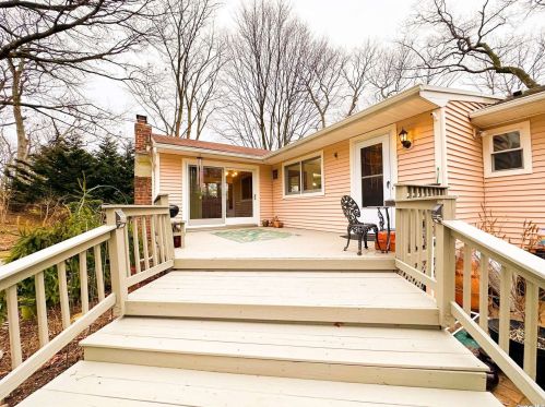 3 Josephine Ln, Northport NY  11768-2706 exterior