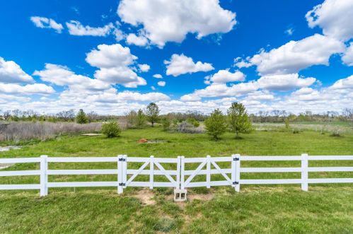 1320 Old Springfield Rd, London OH  43140-9202 exterior