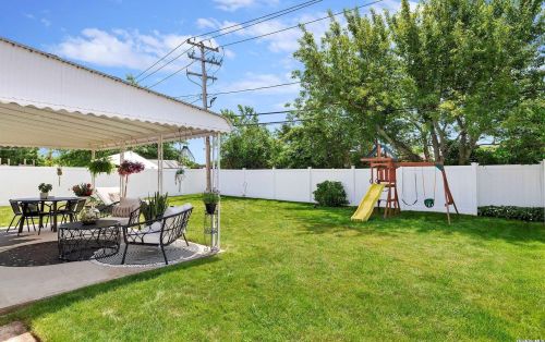 3874 Peter St, Seaford NY  11783-1216 exterior