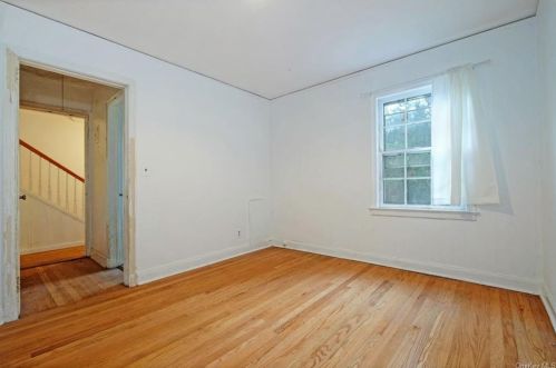 55 Meadowbrook Rd, White Plains NY  10605-2203 exterior