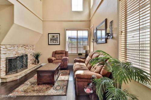 969 Roldan Ave, Simi Valley CA  93065-5667 exterior