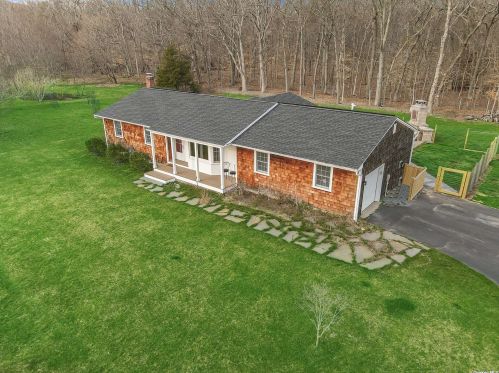 20 Gregory Way, Baiting Hollow, NY 11933-1136