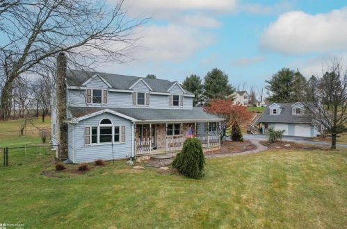 4522 Maple Dr, Walnutport, PA 18088-9711