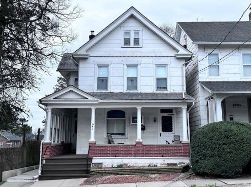 641 Walnut St, Catasauqua, PA 18032-1731