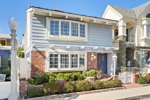 121 Diamond Ave, Newport Beach, CA 92662-1113