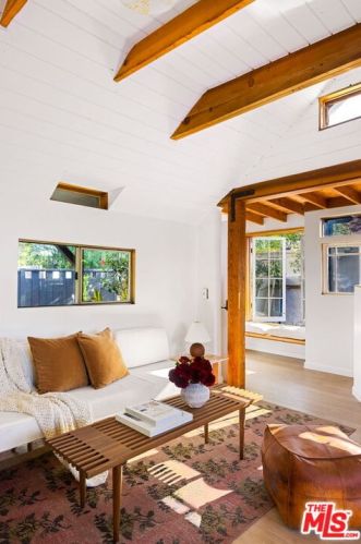 19751 Grand Vw Dr, Topanga CA  90290-3313 exterior