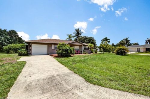 951 Rosea Ct, Naples, FL 34104-4484