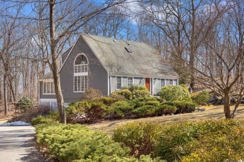 240 Ice Pond Rd, Sears Corners, NY 10509-2935