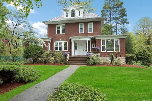 35 Montgomery Cir, New Rochelle, NY 10804-4412